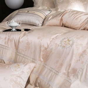 Exquisite and elegant high-precision yarn-dyed jacquard four-piece set