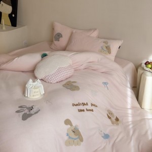 Exquisite and Cute Milk Velvet Four-Piece Embroidered Towel Set